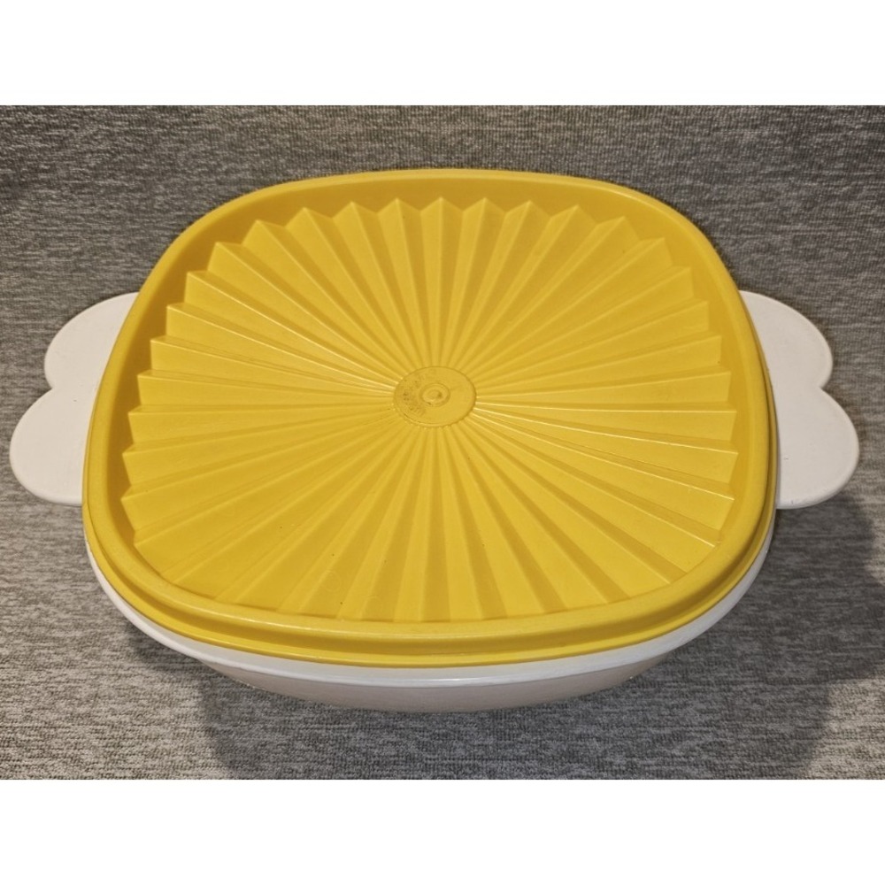 Vintage Tupperware Large 10 Cup 2.4L Servalier Bowl White with Yellow Lid Stains